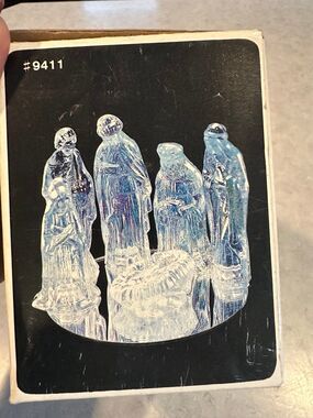 Vtg Gorgeous Designs Inc. 9412 Iridescent Glass 7 Piece Nativity Set With Mirror